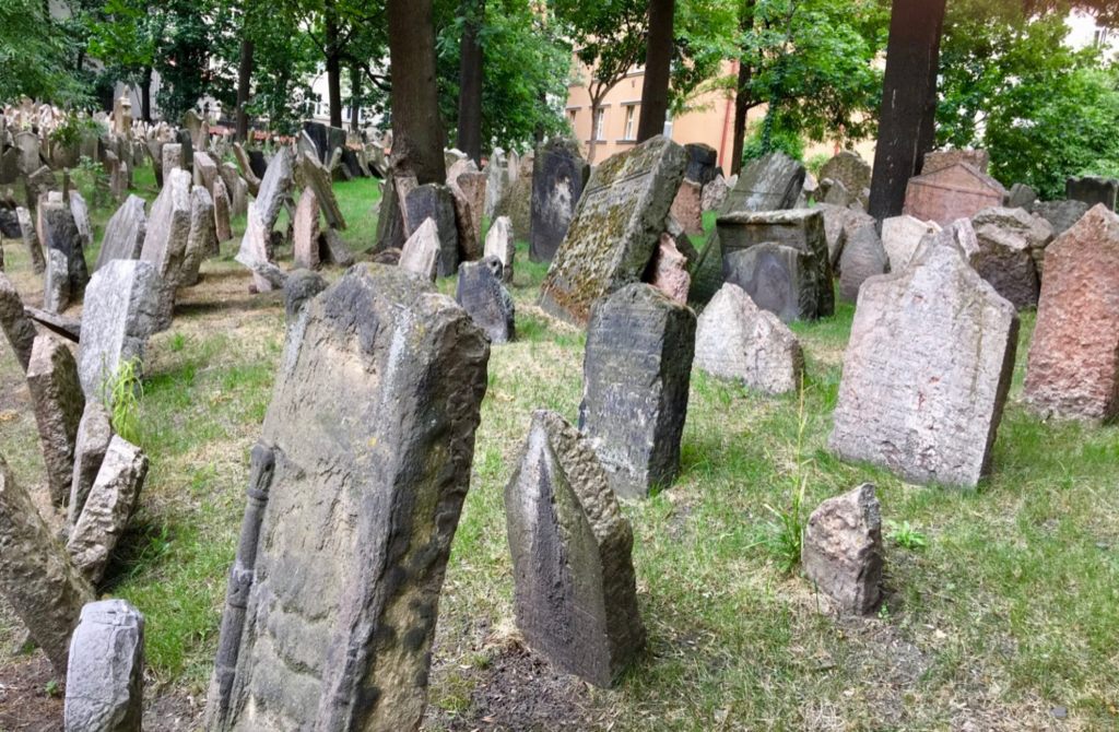 the old jewish cemetery Prague