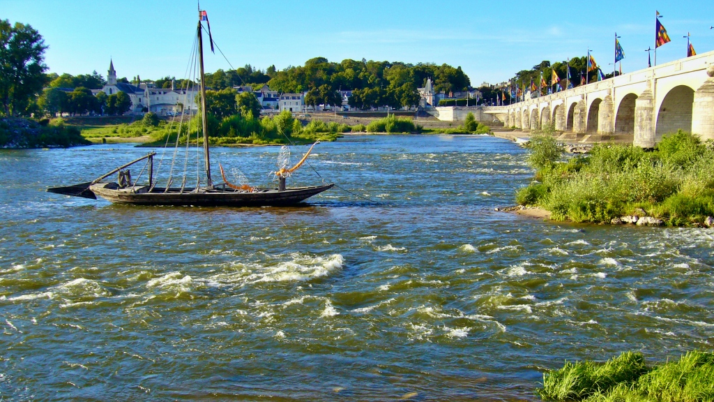 fishing boat on the Loire River